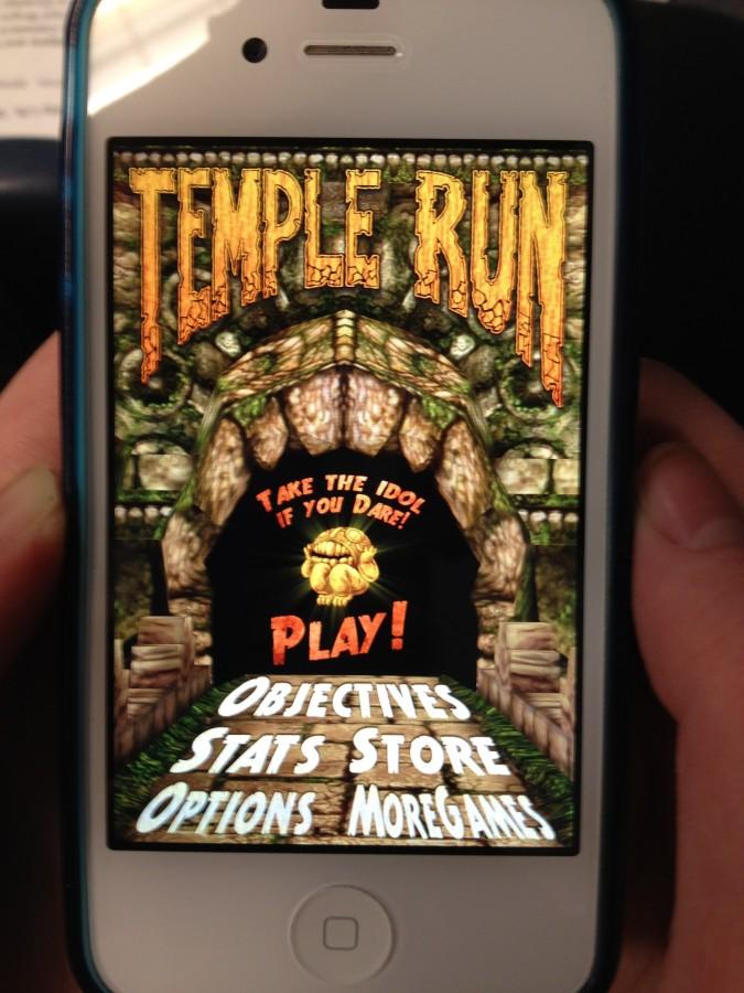 Student+plays+Temple+Run