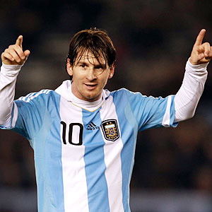 Lionel Messi celebrates his most recent record.
(Courtesy of arteyfotografia.com via creative commons)