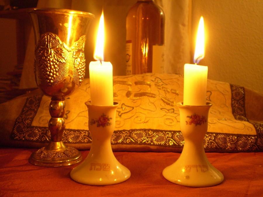 Candles+and+traditional+bread%2C+Challah%2C+are+staples+on+Shabbat%2C+a+holiday+that+the+Jewish+club+will+educate+about.