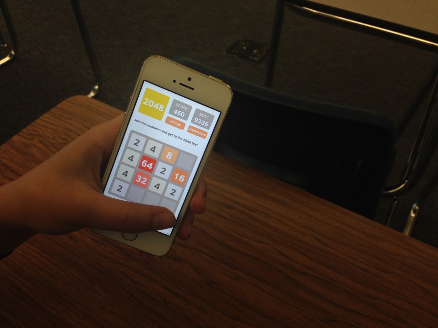 A+student+plays+the+new+addicting+app%2C+2048.
