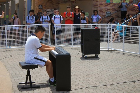 Sophomore Chris Tang performed and showed off his impressive piano skills with a complex piece.
