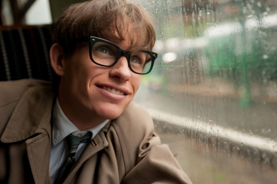 Eddie+Redmayne+brings+a+brilliant+performance+to+the+silver+screen+in+The+Theory+of+Everything.