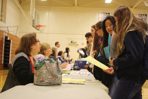 Teachers and students discuss the curriculum of potential course choices. 