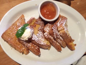 One can never go wrong ordering French toast sprinkled with powdered sugar.