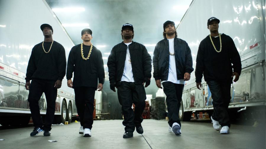 MC Ren (Aldis Hodge), DJ Yella (Neil Brown, Jr.), Eazy-E (Jason Mitchell), Ice Cube (O’Shea Jackson Jr.), and Dr. Dre (Corey Hawkins) form the hip hop group N.W.A in Straight Outta Compton