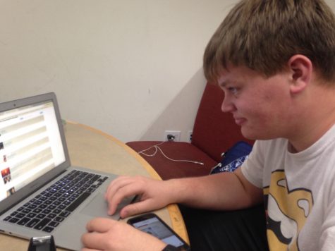 Sophomore William Yonts scrolls down his Facebook feed. Many advertisements, targeted directly to him, appear.
