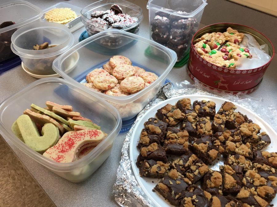 Students bring in holiday-themed sweets to celebrate the last meeting of the year in 2016.