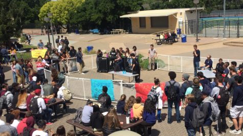 On April 19, students in the quad enjoyed magic tricks during the Carlmonts Got Talent competition. 