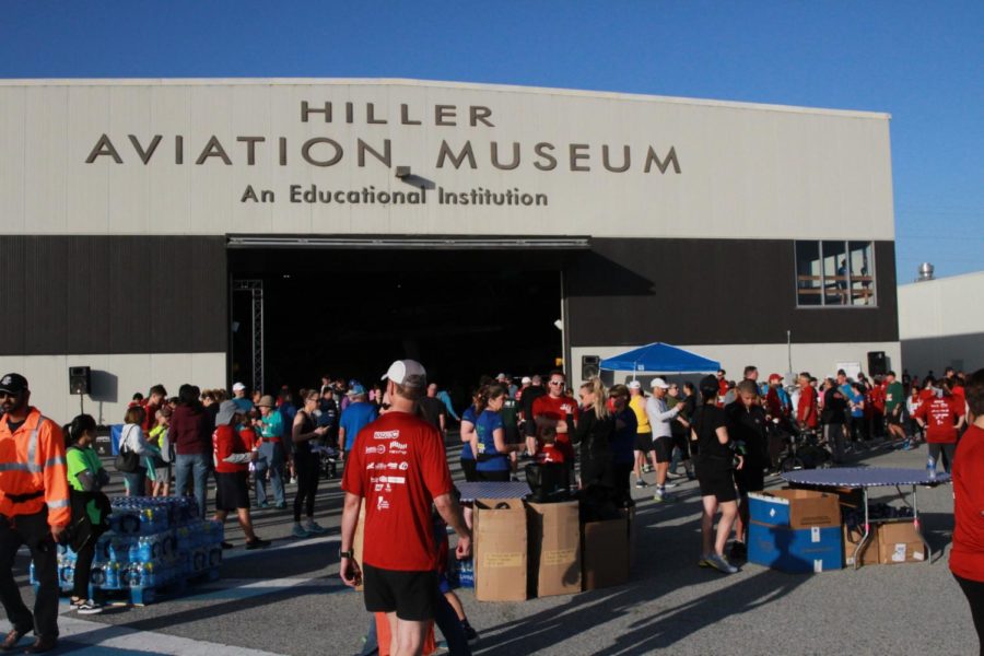 People gather around the Hiller Aviation Museum waiting for the race to take place.