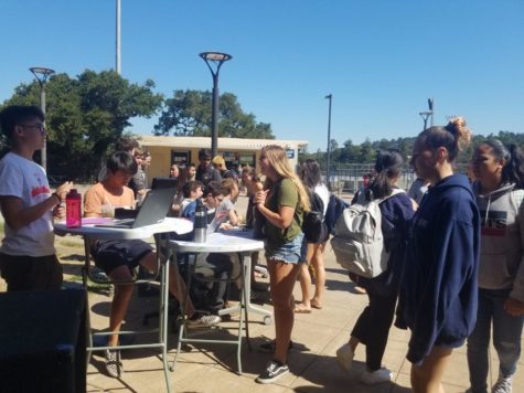Students buy Juniorfest tickets during lunch.