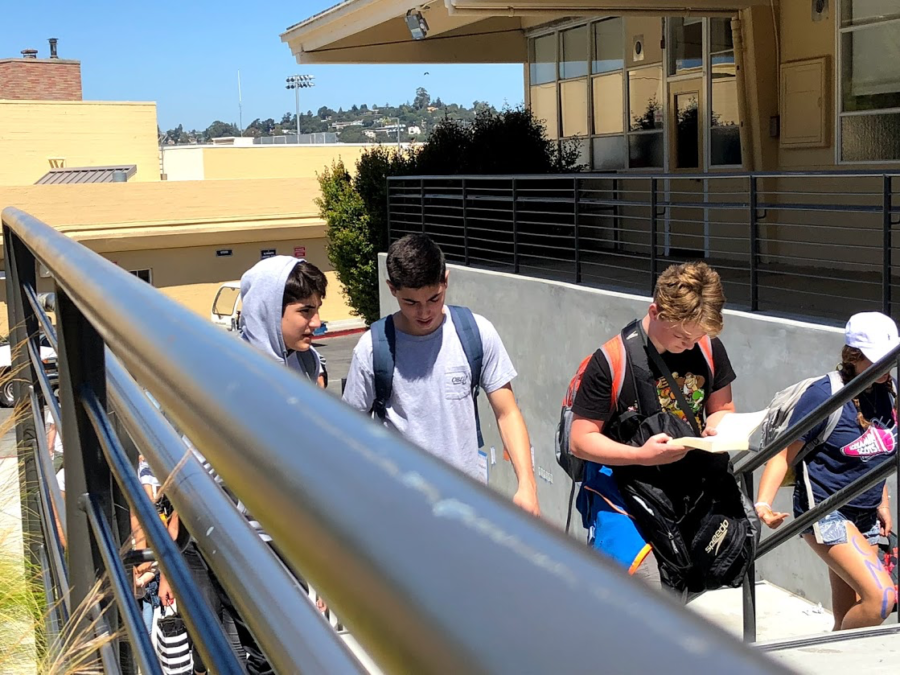 Students traverse between their scheduled classes, making the best out of their time at Carlmont.