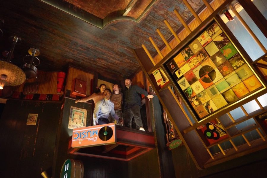 Escape Room features six contestants attempting to escape a series of rooms designed to kill them. 