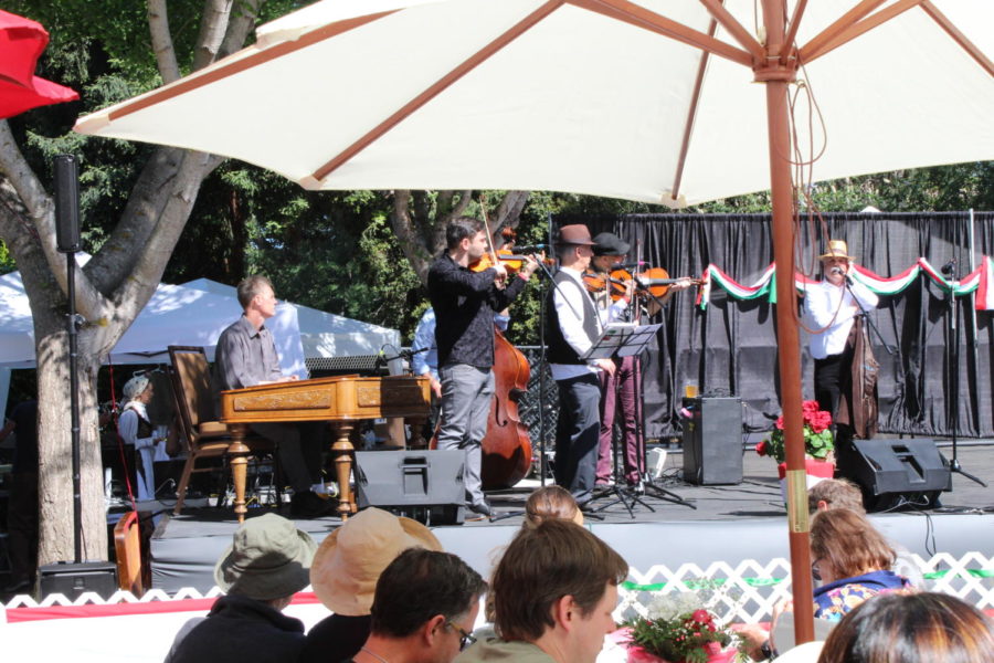 Bands play Hungarian music from the stage to liven up the event.