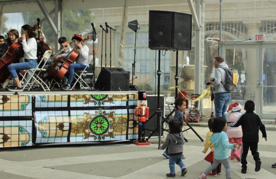 Little+kids+enjoy+music+played+by+the+Woodside+High+School+orchestra.