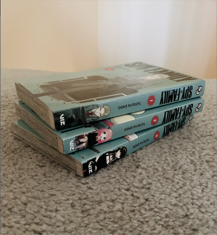 There are currently 3 volumes of SPY×FAMILY out in English.  