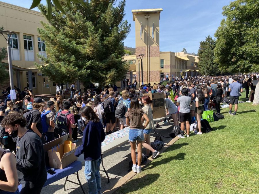 Students flood the Quad during lunchtime, seeking the perfect club that interests them. “I think people like interacting with clubs more in person, and it’s a better way to get whatever your club’s purpose is out there and do real activities,” senior Keya Arora said.