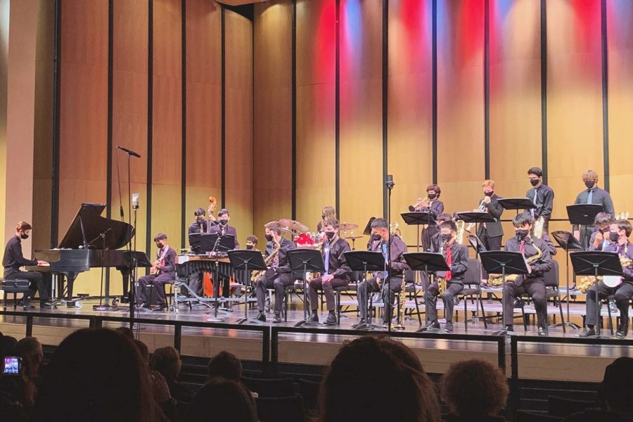 The+Jazz+Ensemble+performs+on+the+last+night+of+the+Carlmont+Instrumental+Music+Winter+Concert.