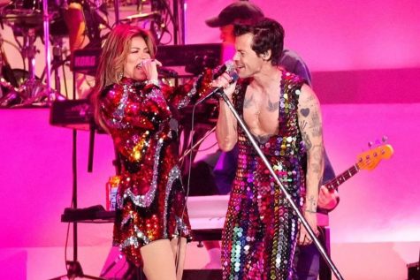 Harry Styles singing Man! I Feel Like A Woman! with surprise guest Shania Twain at Coachella on Friday. 