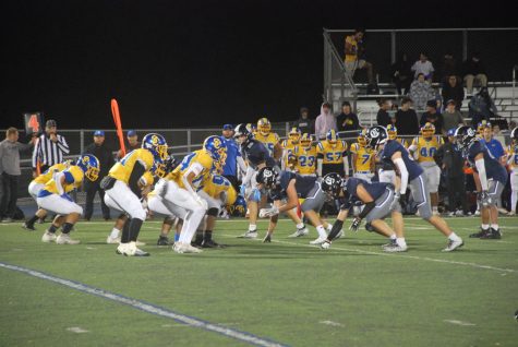 The Scots’ offense lines up before a play against the Santa Clara defense.