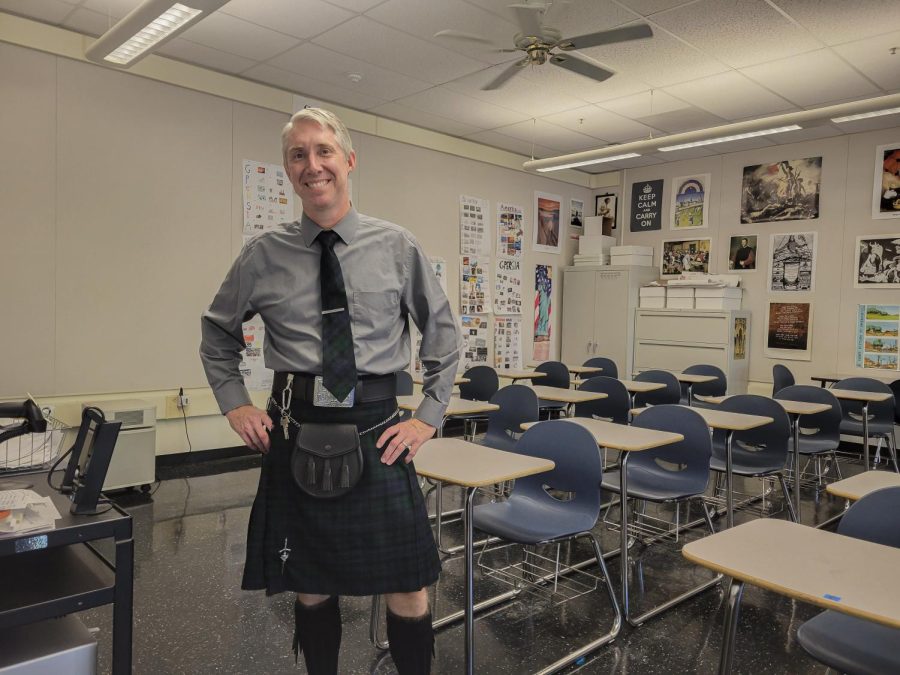 Gregory+Schoenstein%2C+a+Carlmont+teacher%2C+represents+the+Scots+by+wearing+a+kilt+on+Friday%2C+the+last+day+of+spirit+week%2C+with+the+theme+of+Scots+gear.+Kilts+are+traditional+clothing+that+were+worn+by+men+as+part+of+the+Scottish+Highland+dress.+