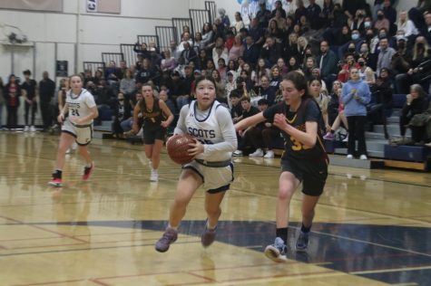 Sophomore point guard Willow Ishibashi-To drives to the basket with a strong finish as Bears sophomore Eve Amram races to defend her. Everyone put out their best effort and we were really aggressive, especially in the fourth quarter. It really showed how much we wanted it, Ishibashi-To said.