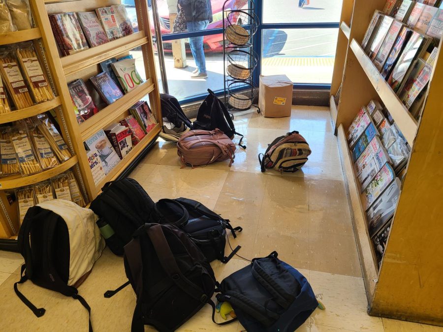 Lunardis is making students leave their backpacks at the entrance to prevent shoplifting