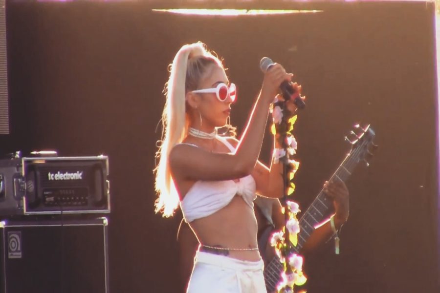 Bilingual singer-songwriter Kali Uchis performs live in 2017.