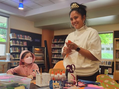 ChiChai Mateo visits the San Carlos Library to host an activity to make a paper bouquet of Filipino florals. 