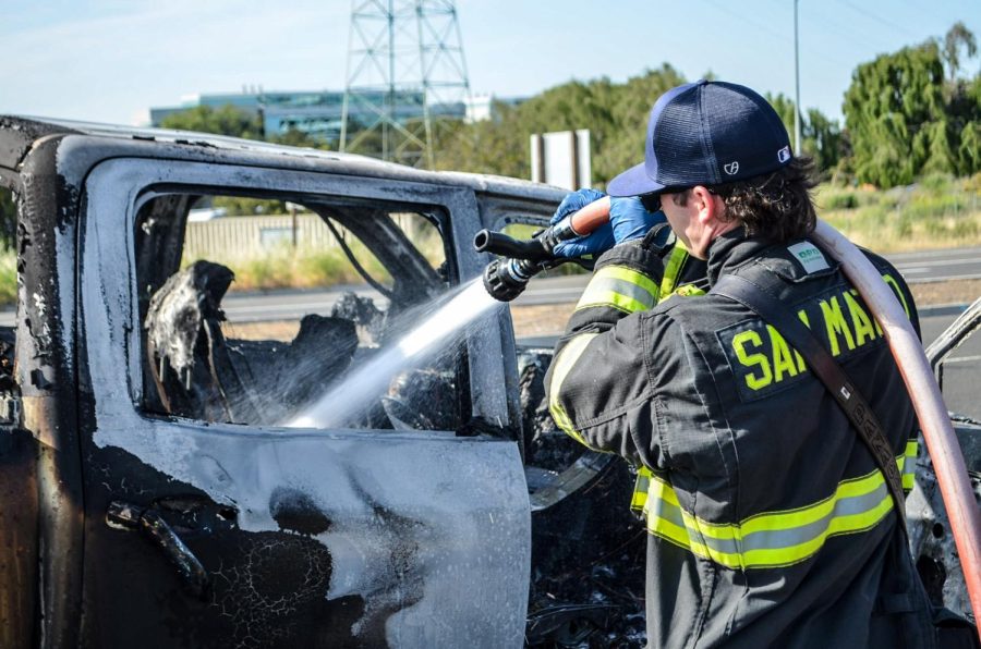 After receiving a call about a burning Chevrolet Silverado near Redwood Shores, the San Mateo Fire Department and other authorities quickly arrived at the scene. The wreckage of the vehicle was put out and cleaned up before being towed away approximately an hour after the call. Despite its dangerous nature, nobody was hurt in the incident. 