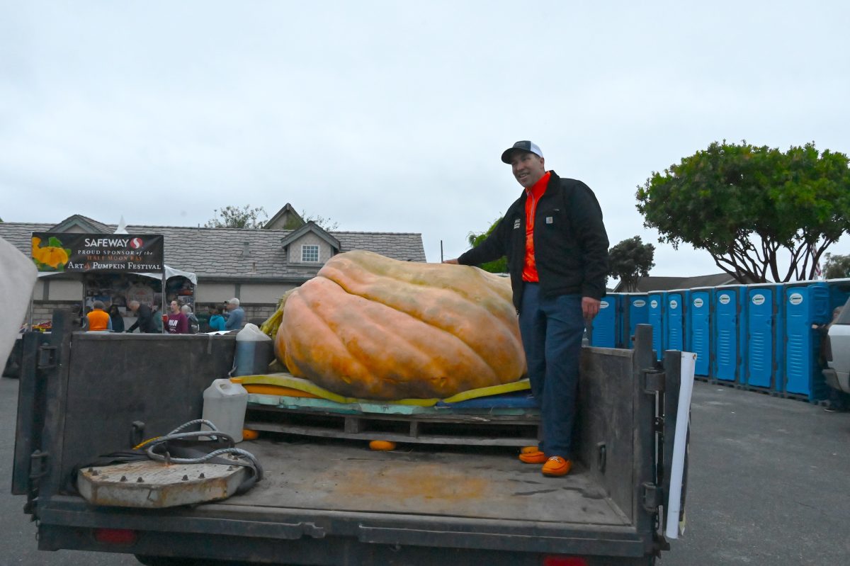 Travis+Gienger+stands+proudly+alongside+his+world+record+pumpkin+at+the+50th+annual+Safeway+World+Championship+Weigh-Off+in+Half+Moon+Bay.