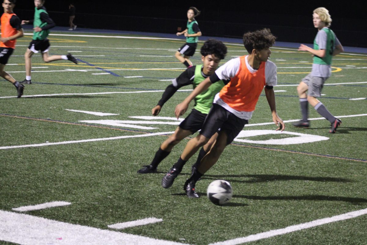 Sophomore Leonidas Brotons cuts back, looking for a pass and support from his teammates. With pressure from a defender, Brotons reacted quickly and chose to turn around and pass the ball to his defender. This led his team to keep possession.