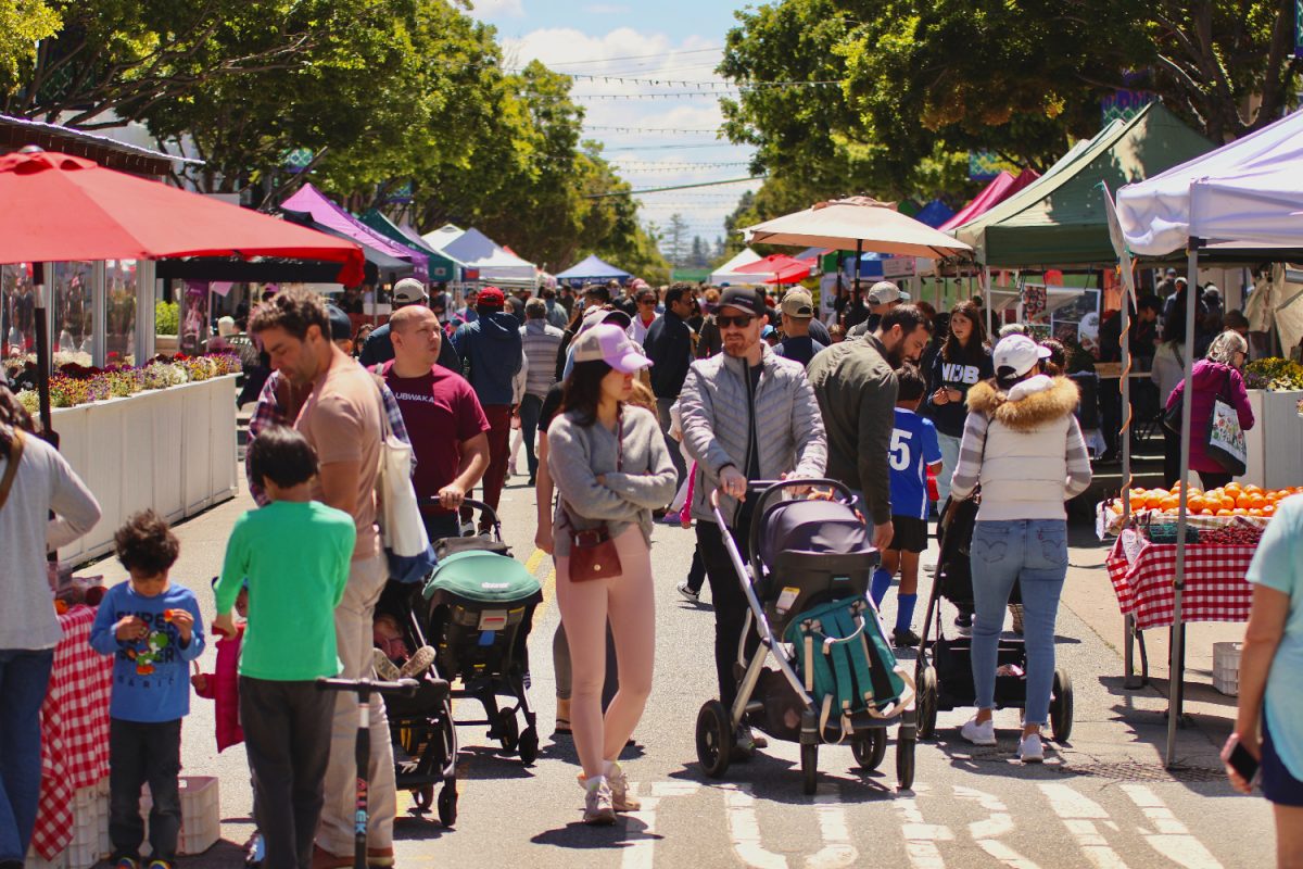 The San Carlos Farmers Market takes place every Sunday from 9 a.m. to 1 p.m. Located in downtown San Carlos along Laurel Street, several families gather to spend time with each other. Lining the streets were vendors selling products, varying from fruits and vegetables to bakery desserts. 