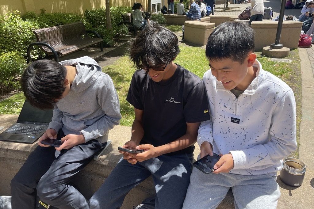 A group of students scroll through their TikTok feed during lunch. Besides the passing period, lunch break is the only time for students to socialize. “If you’re at school you might as well just make the most of the opportunity to get to know some other people,” said Kevin Yang.