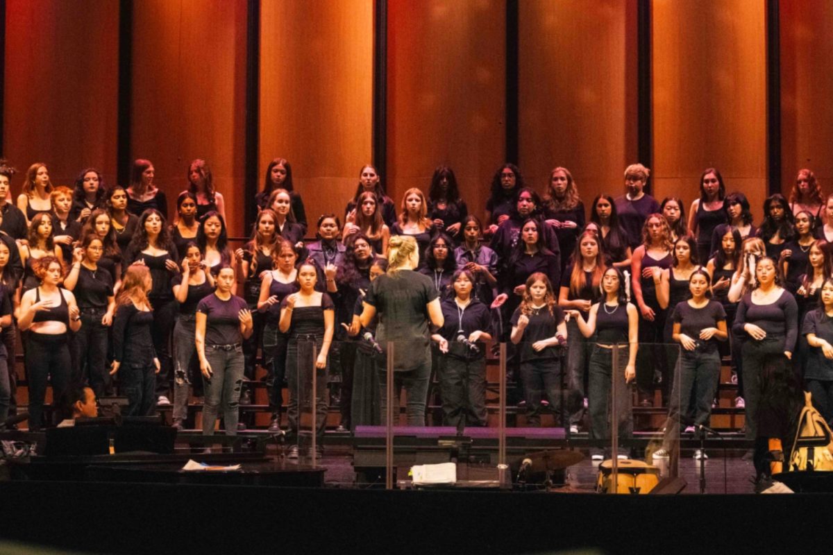 Carlmont choir spreads a sense of community with PB and Jams concert