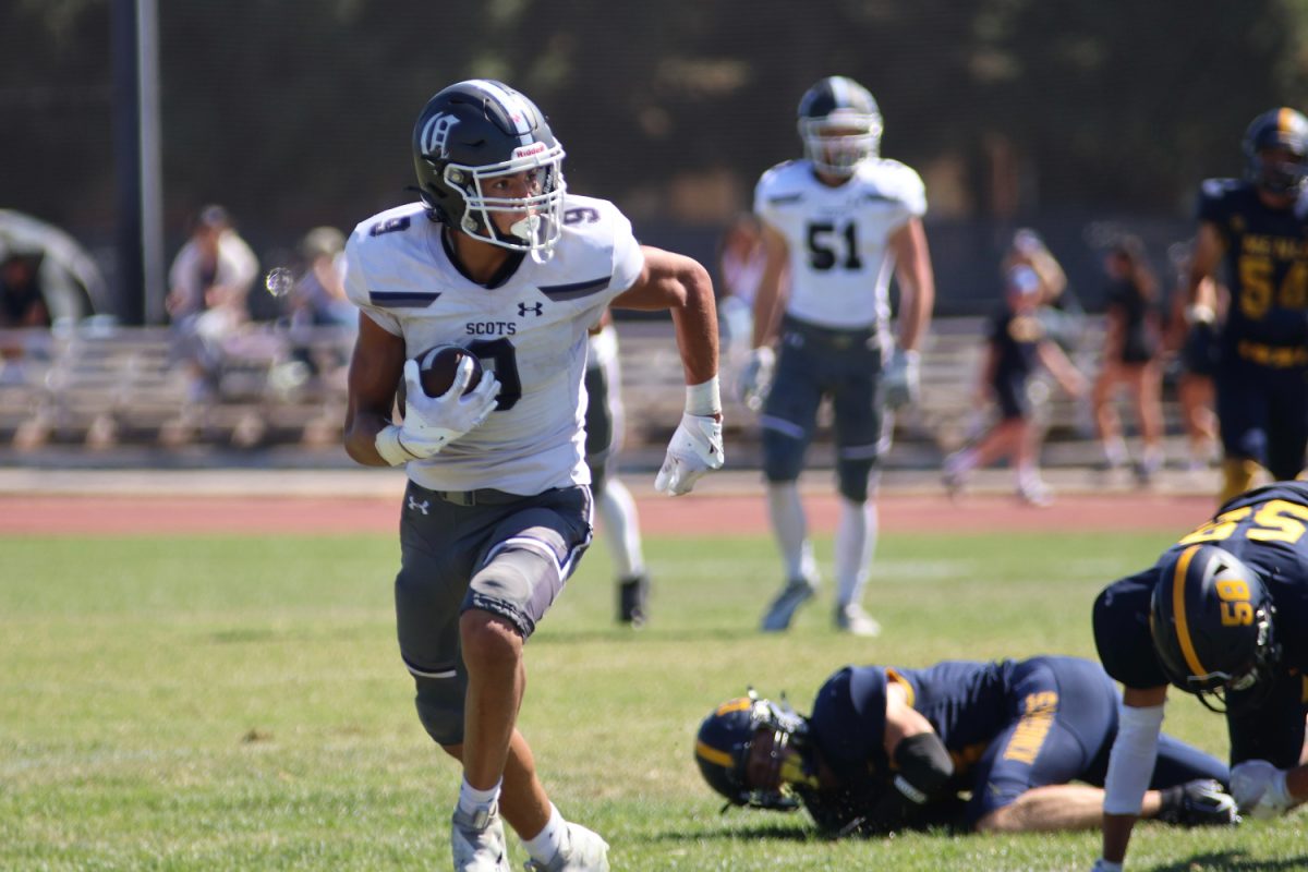 Chopoff looks for a clear path to run the ball. Avoiding the Menlo defenders, Chopoff made a 40-yard run down the sideline into the endzone for a touchdown. This marked a tied game for the end of the first quarter.