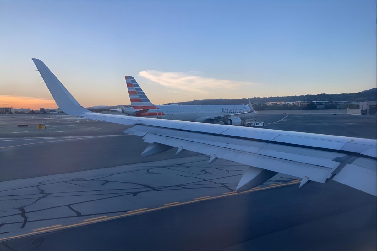 An American Airlines Airbus A321neo taxis towards the runway at San Francisco International Airport (SFO). Taxiing and takeoff of a plane takes up more than 10% of its fuel, leading to excess emissions. Planes must shift towards alternative power sources to lead to a sustainable future.