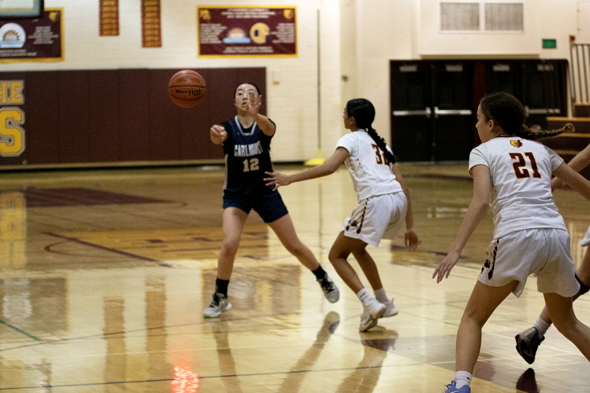 Sophomore Amber Lee passes the ball to her open teammate. The Scots frequently moved the ball around to spread the defense and create open shots. Lee contributed multiple assists and two steals in the game.