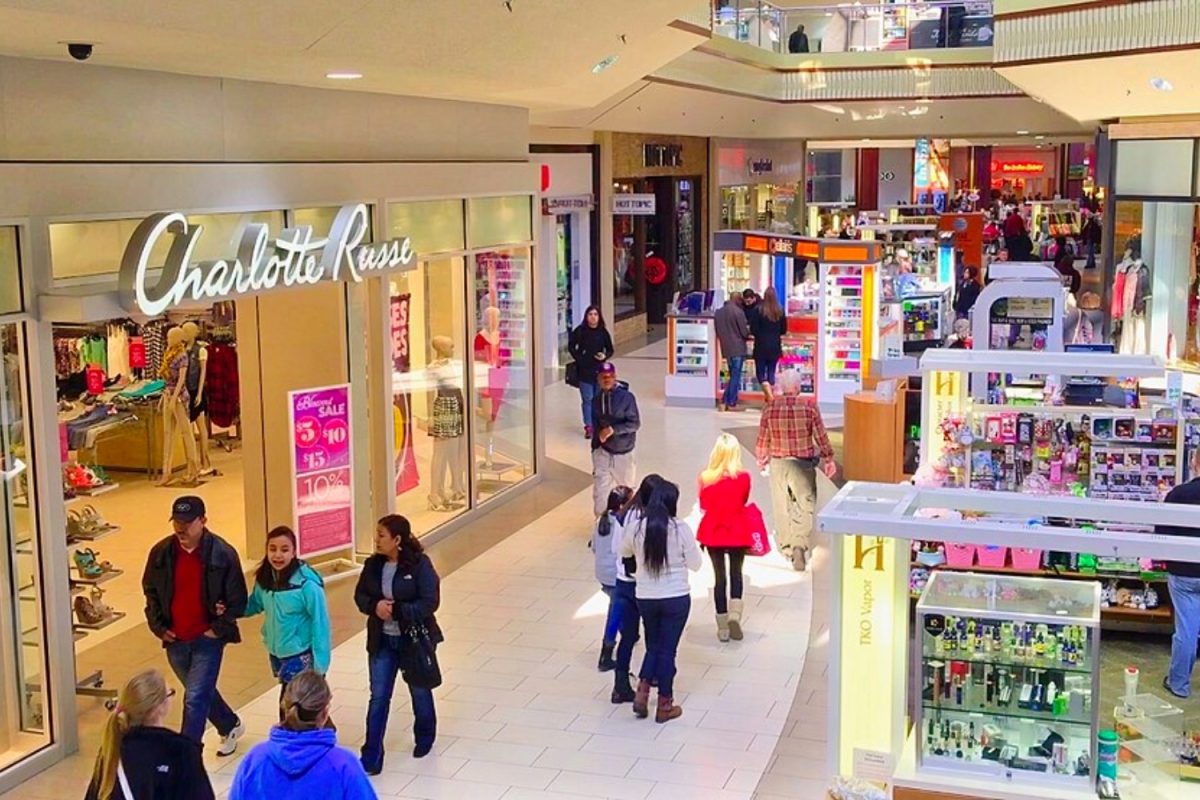 "File:The interior of Hamilton Place Mall in Chattanooga, Tennessee.jpg" / Harrison Keely / Wikimedia Commons / CC BY-SA 4.0