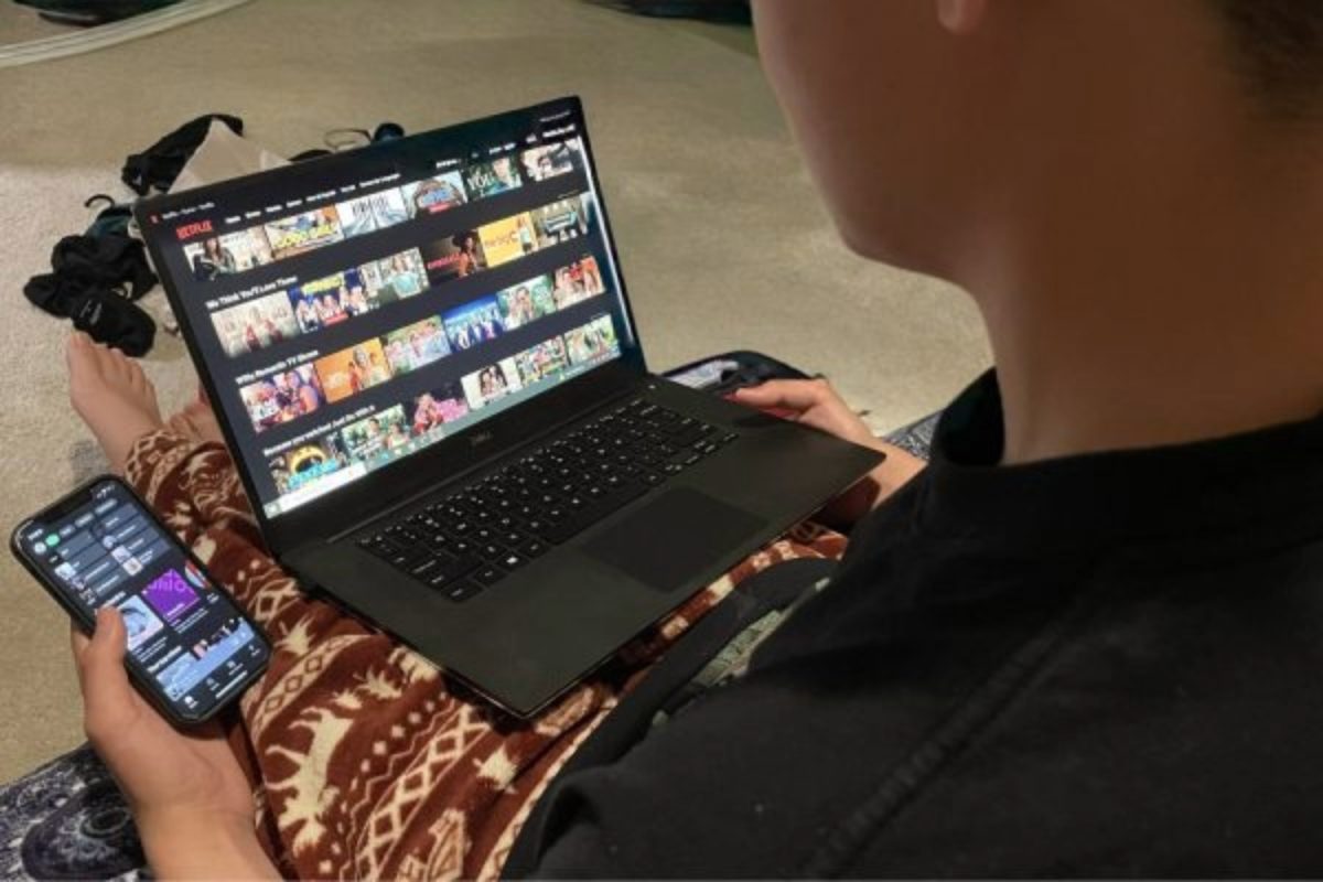 A student sits down with their computer and phone, comparing actors and singers. Actors and singers have begun overlapping careers more and more, increasing their visibility and popularity. “I think it is more common now for young actors to also become singers, as they are given more opportunities, and they also have pressure to do as many things as possible to elevate their career,” said Callie Hernandez, a sophomore at Carlmont High School.